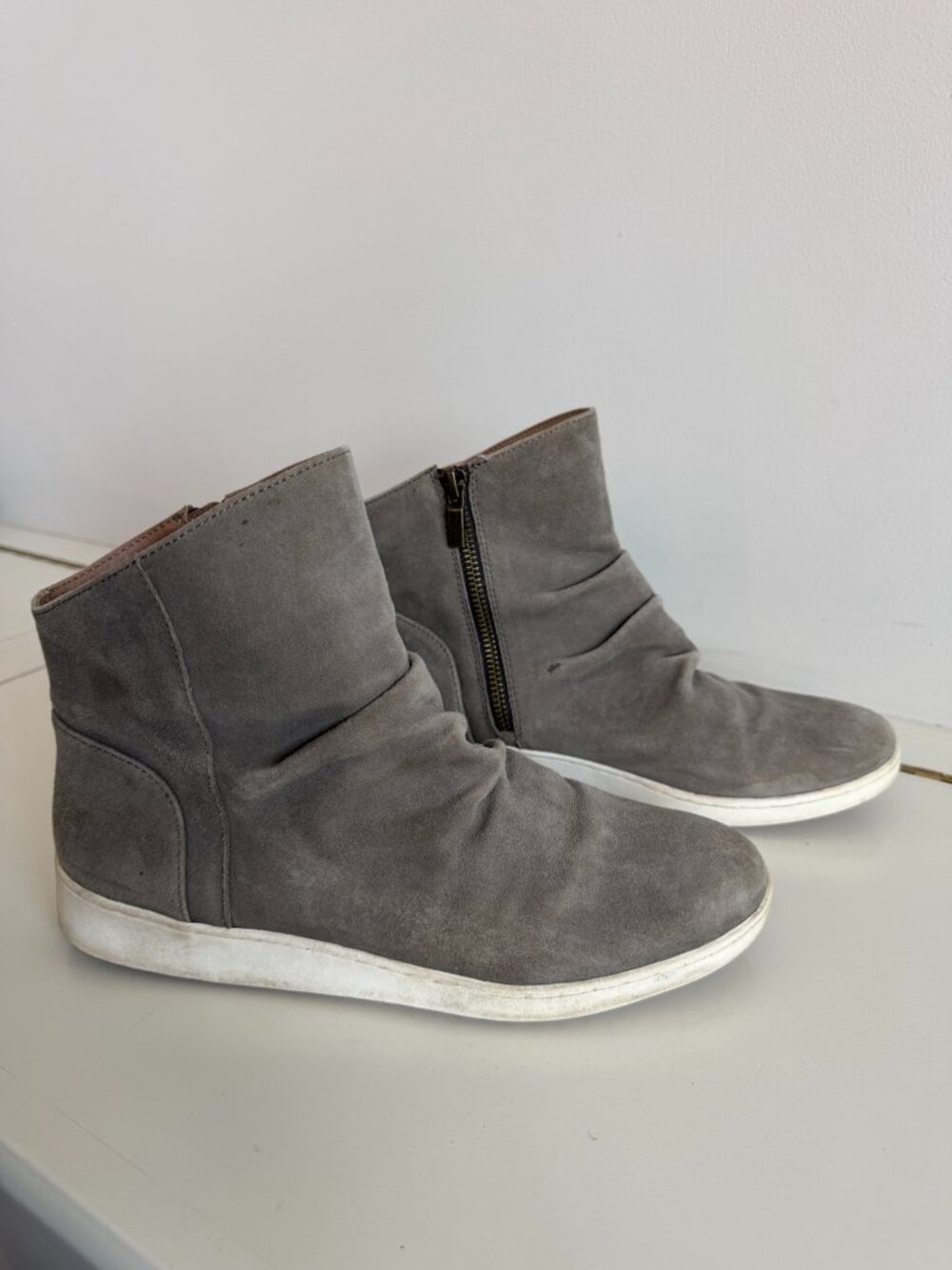 Adam Tucker by Me Too Rue 4 Gray Suede Slouch Ankle Booties Size 8